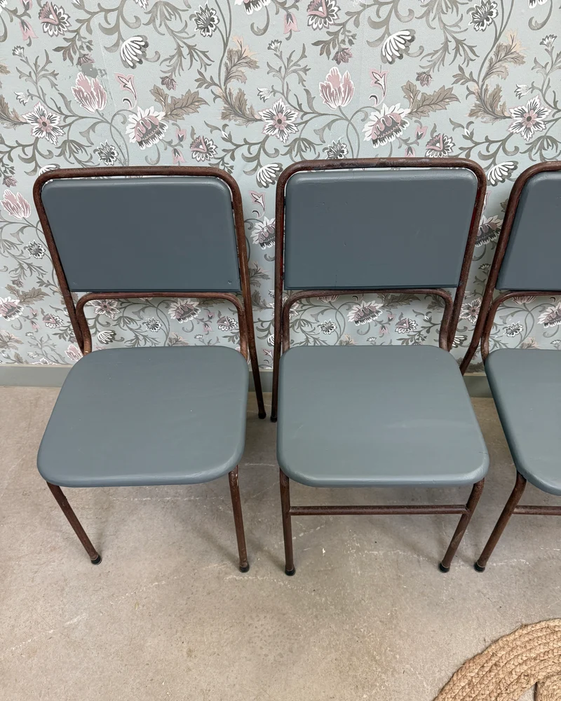 Chaises vintage industrielles