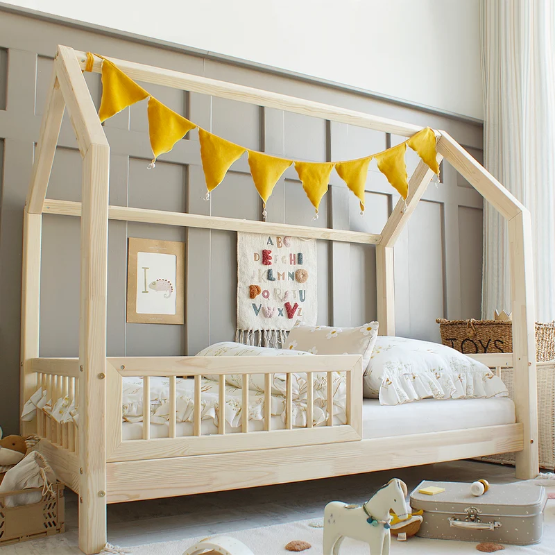 Lit cabane 90x200 barrière et sommier inclus pieds 10 cm Sofia Bois