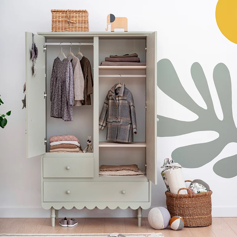Armoire 2 portes 2 tiroirs Wood Luck Babushka Olive