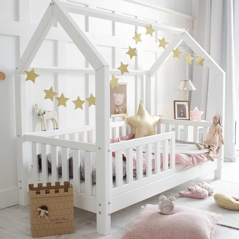 Lit cabane 90x190 barrière et sommier inclus pieds 10 cm Daisy Blanc