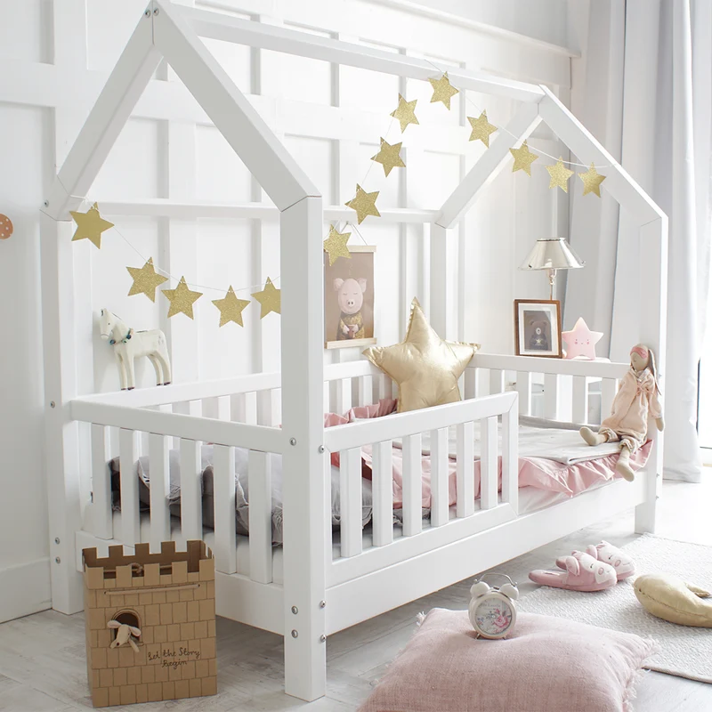 Lit cabane 90x200 barrière et sommier inclus pieds 10 cm Daisy Blanc