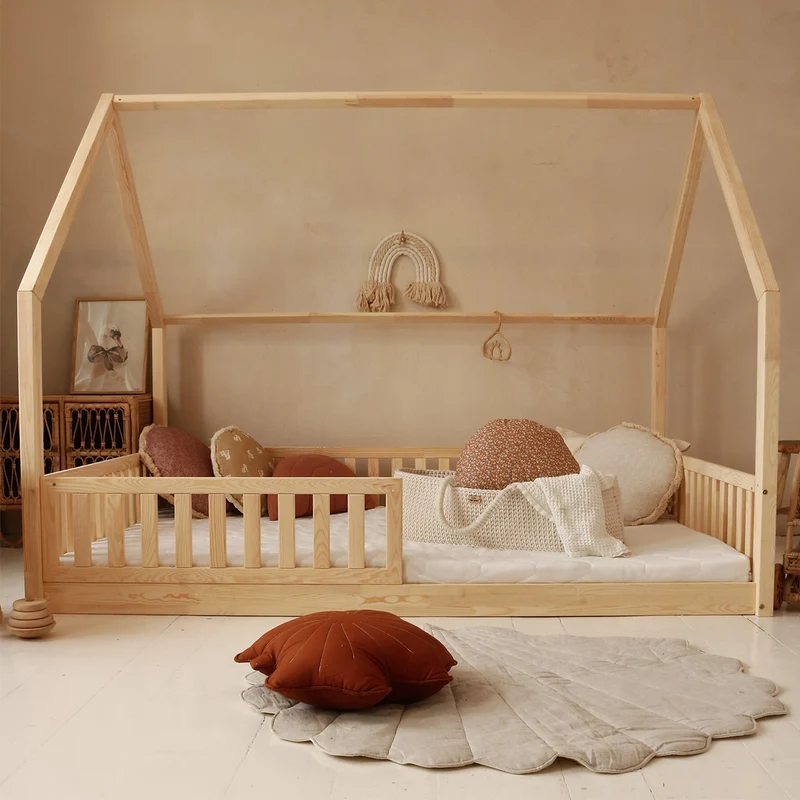 Lit cabane 140x200 barrière et sommier inclus pieds 1 cm Daisy Bois