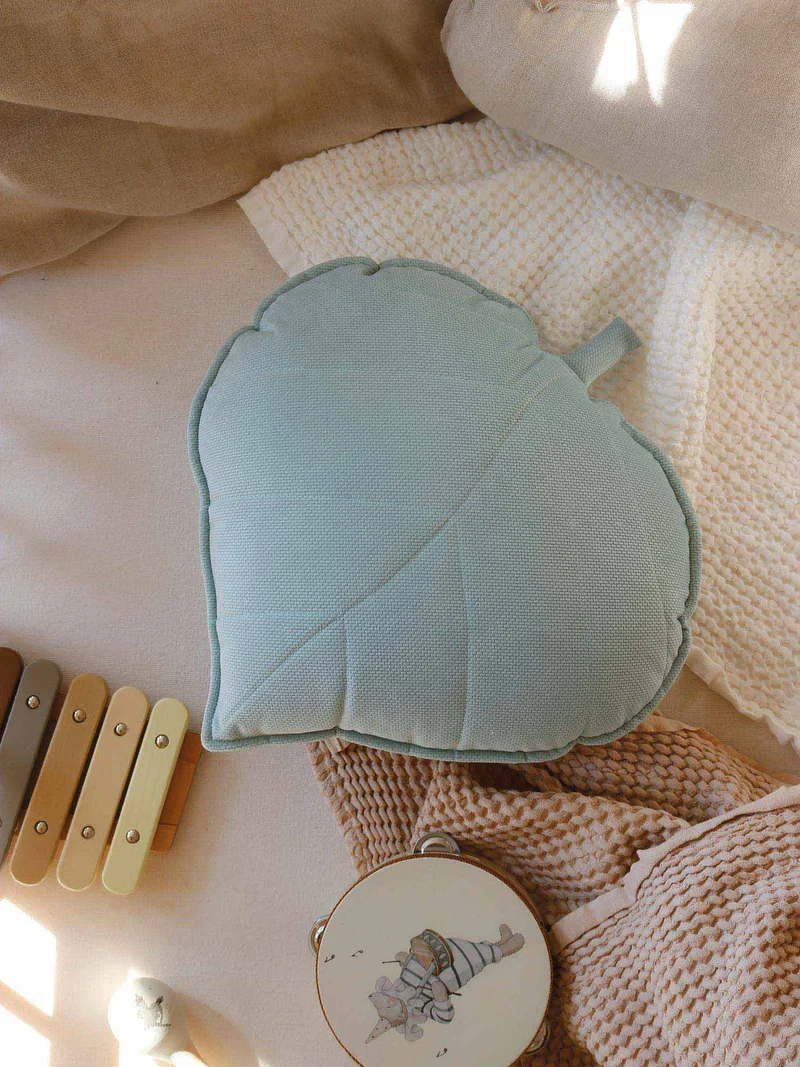 Coussin feuille en velours