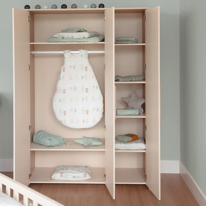 Kinderkleiderschrank 3-türig 'Momo' mit Massivholzgriffen - Cashmere / Tristan Eiche