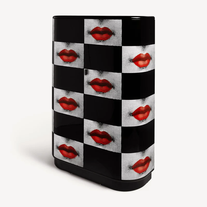 Curved cabinet Kiss