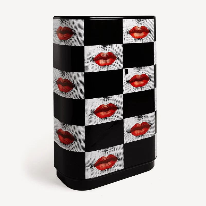 Curved cabinet Kiss