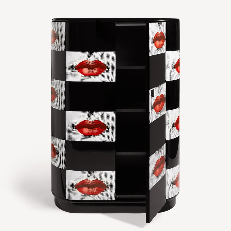 Curved cabinet Kiss