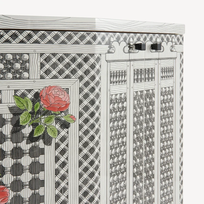 Small cabinet polyhedric Musciarabia con rose