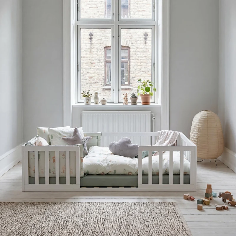 Montessori Bodenbett inkl. Lattenrost & Rausfallschutz - Weiß