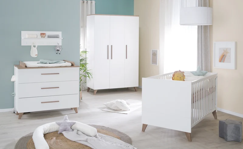 Kleiderschrank 'Ole' 3-türig mit Holzgriffe & -füßen - Weiß / Eichen-Dekor