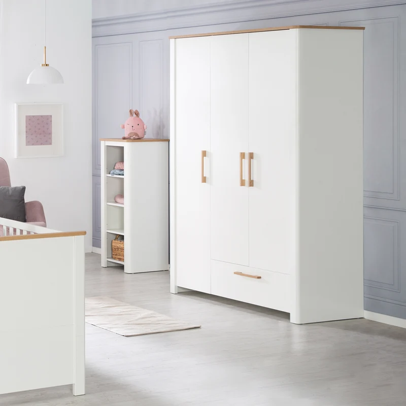 Kleiderschrank 'Ava' 3-trg. in weiß, mit Deckplatte in 'Artisan Eiche‘, HxBxT: 200 x 137 x 53 cm