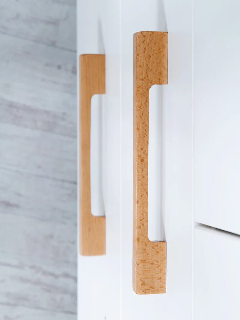 Kleiderschrank 'Finn', 3 Türen, 2 Schubladen, weiß, mit Soft Close-Technik, Drehtürenschrank