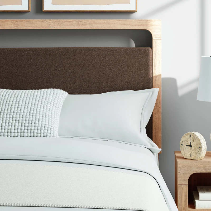 Lit complet avec tête rembourrée en tissu brun et bois/MDF beige Grand / Très grand - Kinlanni