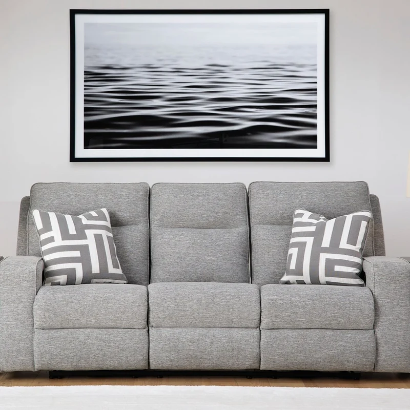 Sofa inclinable motorisé zéro gravité en tissu Nuvella gris pâle avec coussins - Biscoe