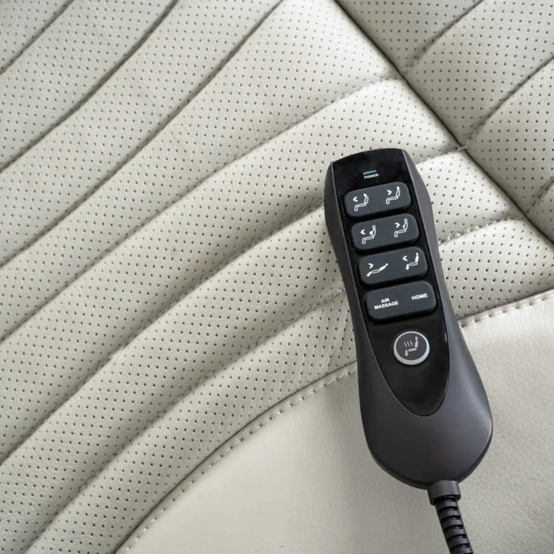 Sofa inclinable motorisé zéro gravité en cuir gris pâle avec table centrale rabattable - K2180
