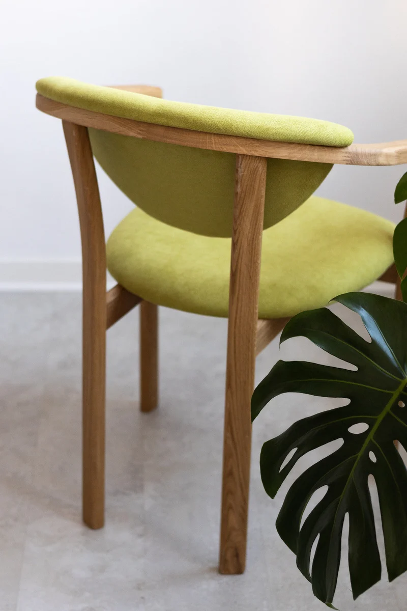 Chaise de salle à manger en bois massif de chêne Alexis, revêtement en tissu Vert Pomme – Lot de 2 ou 4 chaises - NordicStory