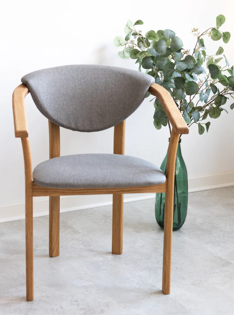 Chaise de salle à manger en bois massif de chêne Alexis, revêtement en tissu Gris Nordique – Lot de 2 ou 4 chaises - NordicStory