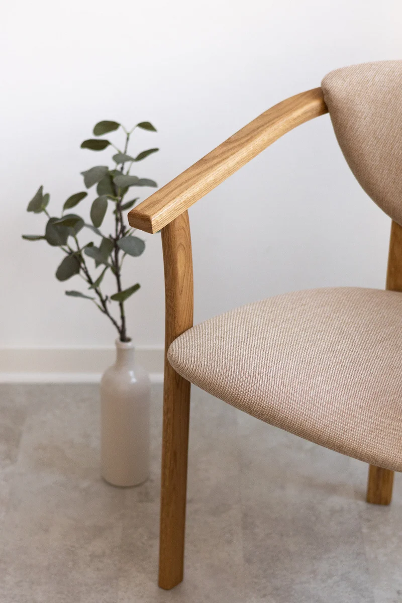 Chaise de salle à manger en bois massif de chêne Alexis, revêtement en tissu Beige – Lot de 2 ou 4 chaises - NordicStory