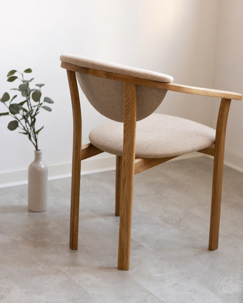 Chaise de salle à manger en bois massif de chêne Alexis, revêtement en tissu Beige – Lot de 2 ou 4 chaises - NordicStory