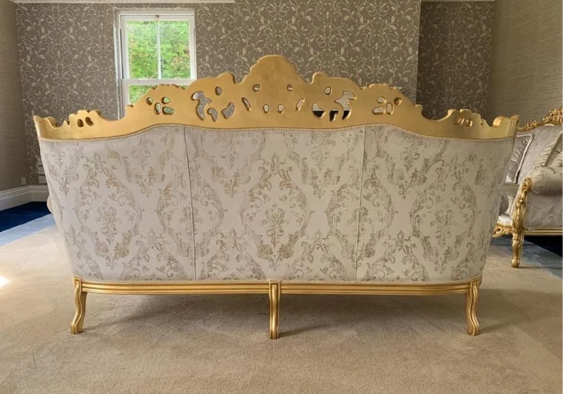 Canapé baroque bois doré velours capitonné – LUCY