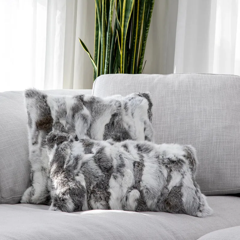 Coussin 18 x 18 po en véritable fourrure de lapin - Mira
