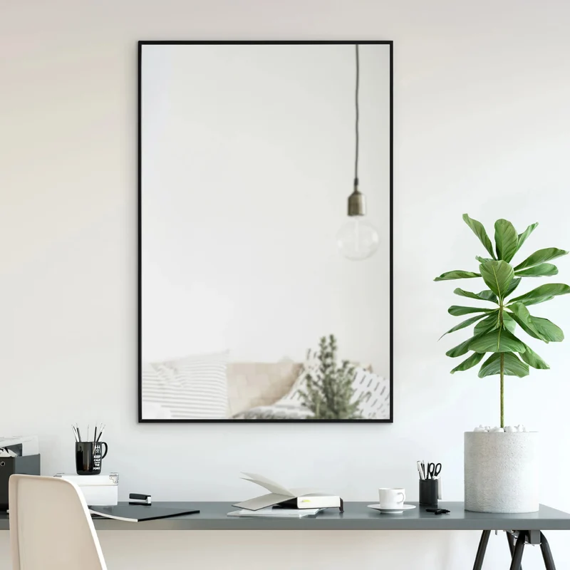 Miroir avec un cadre en fer noir 24 x 36 po - Reynolds