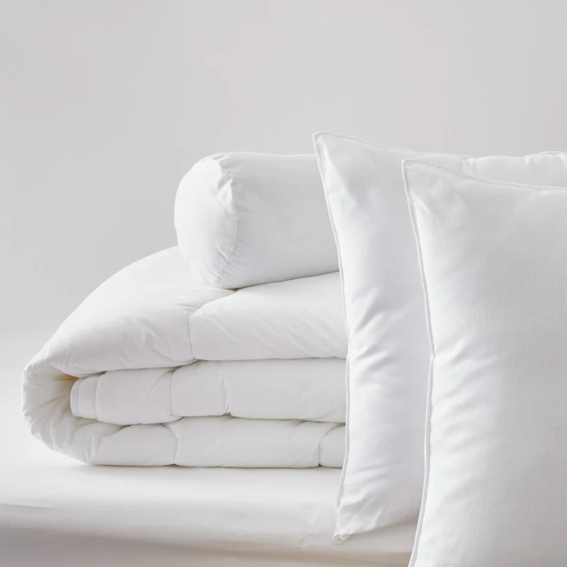Couette Très Chaude 260 x 240 cm + 2 Oreillers 60 x 60 + Polochon 160 Polycoton "Confort" - Traité Anti Acarien Soft & Care