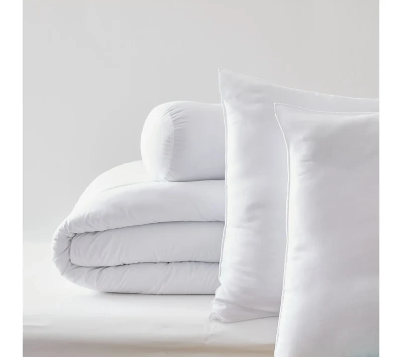 Pack 4 pièces Couette 260 x 240 cm + 2 Oreillers 60 x 60 + Polochon 160 Gamme "Douceur" - Traité Anti Acarien Soft & Care