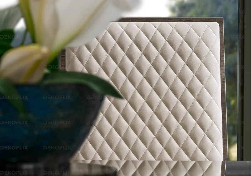 Chaise similicuir gris soie et chêne laqué design - Medea