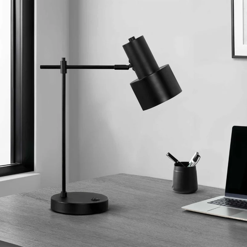 Lampe de table en métal noir avec port USB intégré 21 po - I 9647