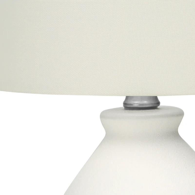 Lampe de table en céramique crème avec des rainures texturées 17 po - I 9741