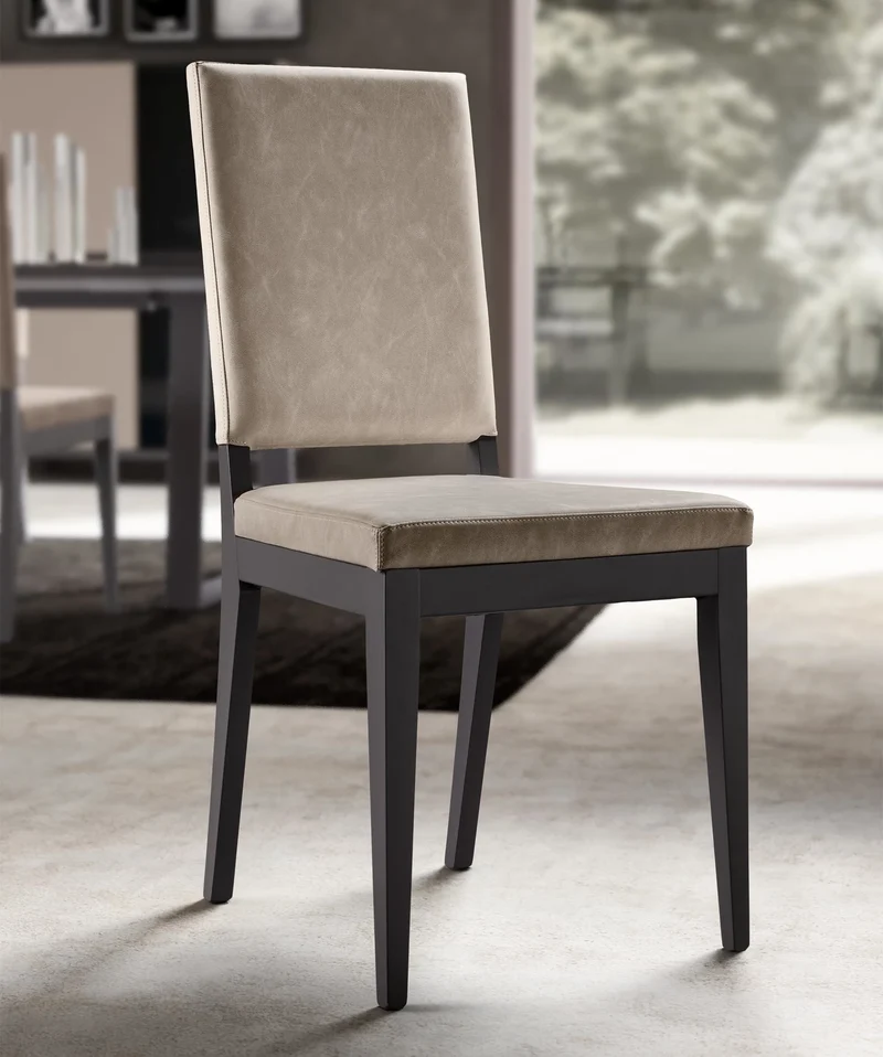 Chaise similicuir taupe pieds bois massif - Kali