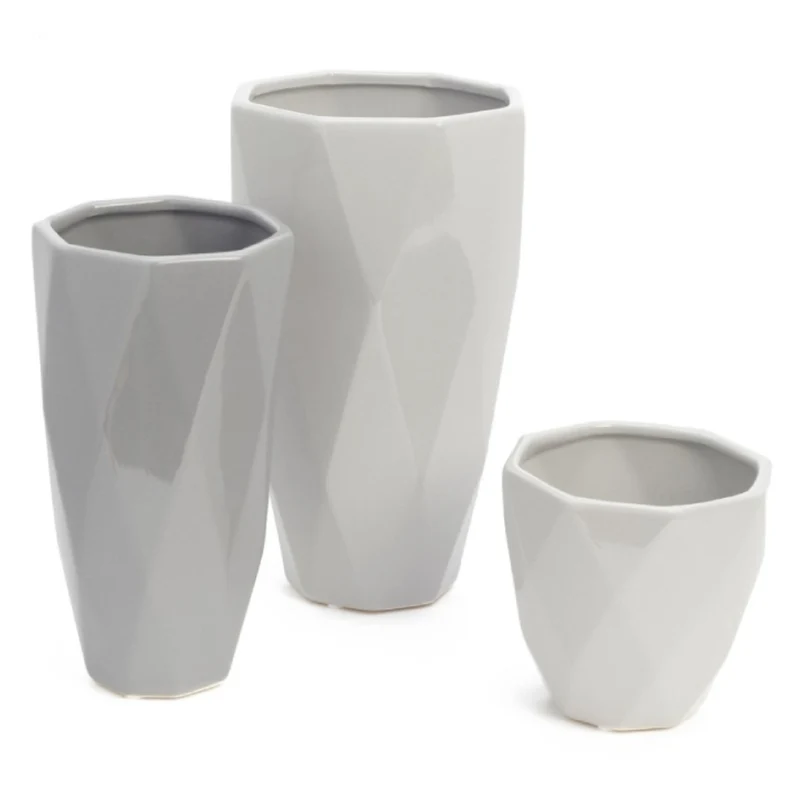 Vase en céramique taupe pâle d'une forme géométrique - Almada