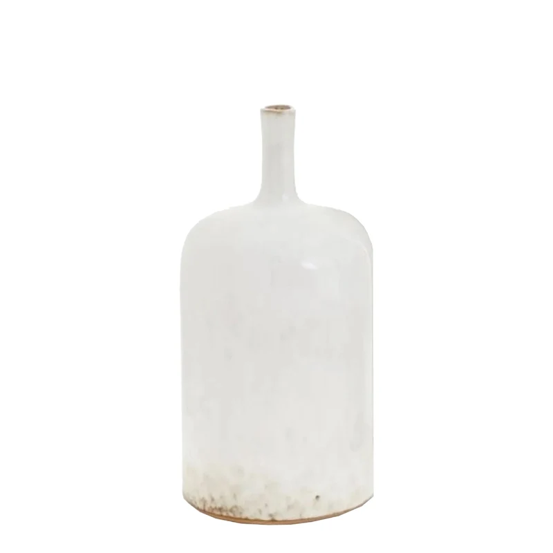 Vase en céramique blanche avec extrémités en terre cuite