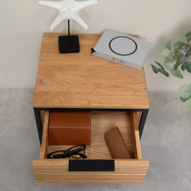 Table de chevet en bois massif de chêne Runa – NordicStory