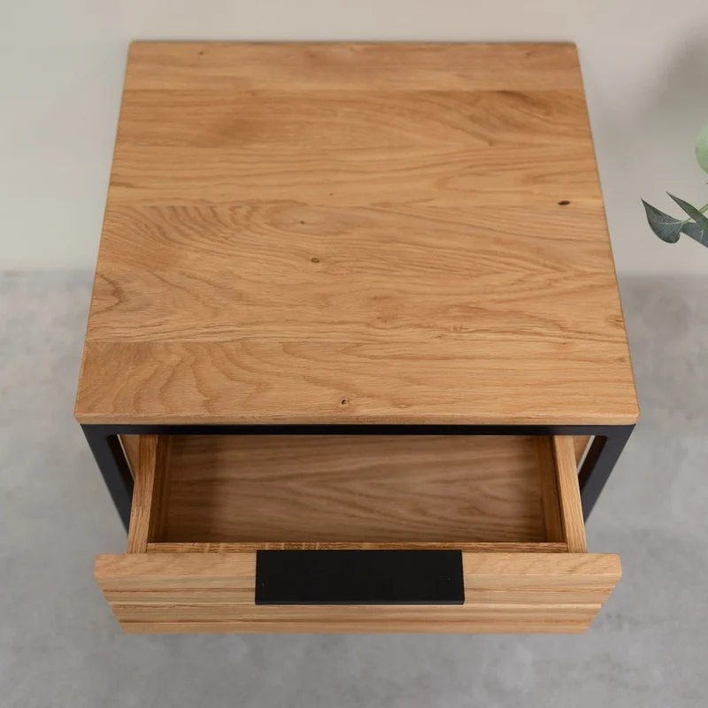 Table de chevet en bois massif de chêne Runa – NordicStory