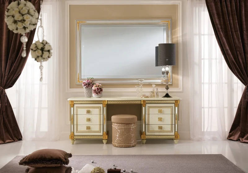 Coiffeuse de chambre blanc laqué avec ornements dorés - Liberty