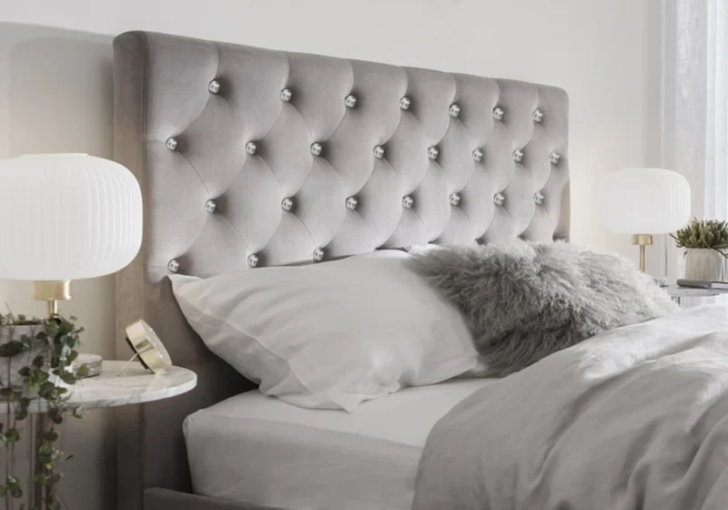 Lit double capitonné en velours gris avec strass - Anis