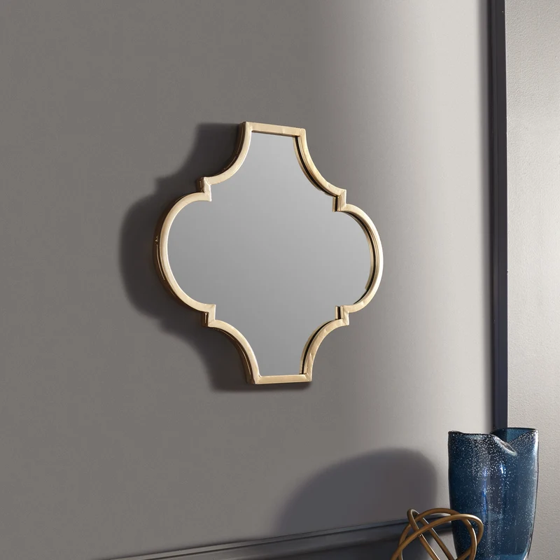 Miroir avec un cadre en métal doré 19 x 16 po - Callie