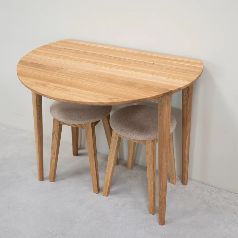 Lot de 2 ou 4 tabourets en bois massif de chêne Diana, avec siège rembourré. - NordicStory