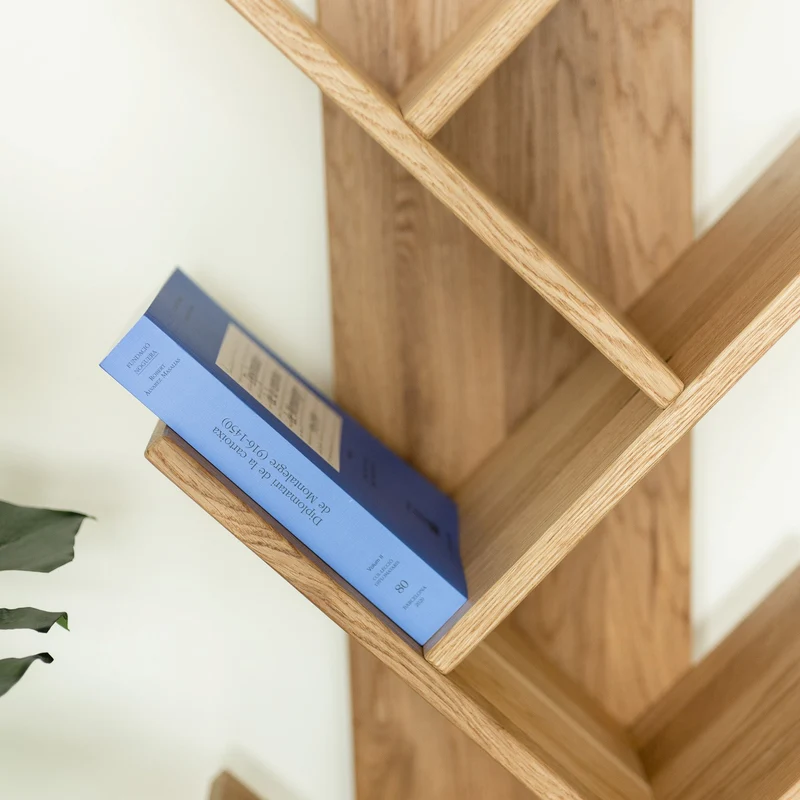 Bibliothèque sur pied en bois massif de chêne Bergen - NordicStory