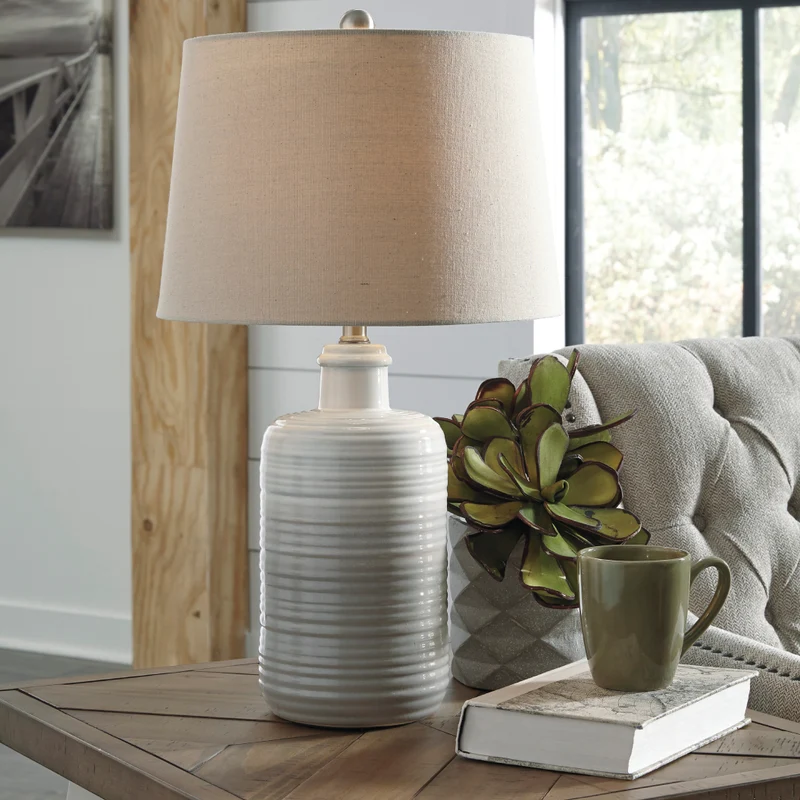 Ensemble de 2 lampes de table en céramique blanche/taupe 25 po. - Marnina