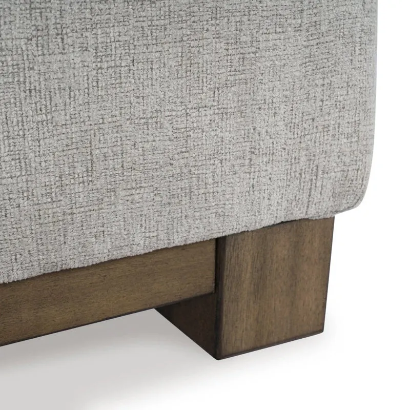 Fauteuil en tissu gris pâle avec coussin - MarinaMae