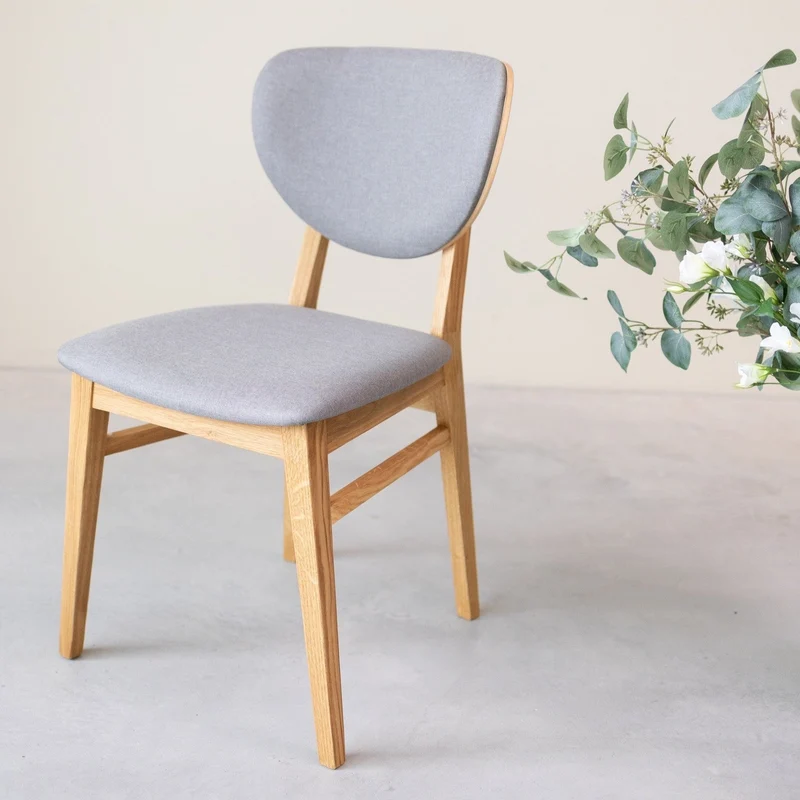 Chaise de salle à manger en bois massif de chêne Nova, revêtement en tissu Gris Nordique/Beige – Lot de 2 ou 4 chaises - NordicStory