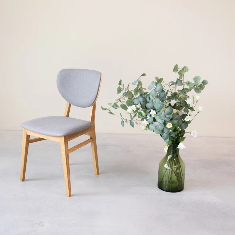 Chaise de salle à manger en bois massif de chêne Nova, revêtement en tissu Gris Nordique/Beige – Lot de 2 ou 4 chaises - NordicStory