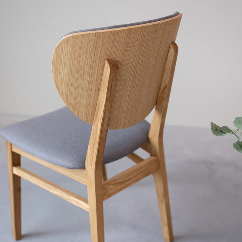 Chaise de salle à manger en bois massif de chêne Nova, revêtement en tissu Gris Nordique/Beige – Lot de 2 ou 4 chaises - NordicStory