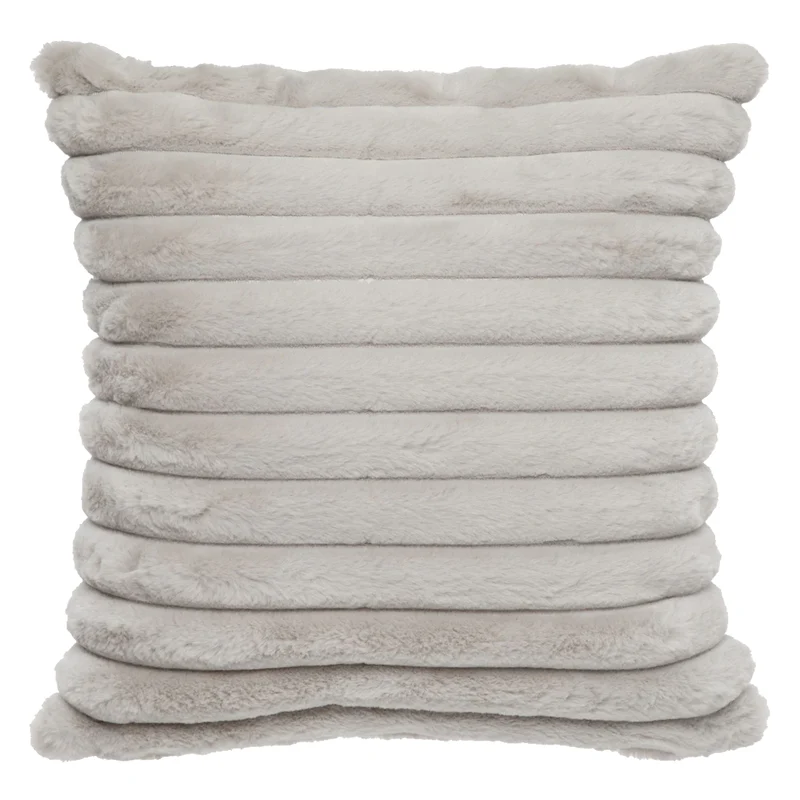 Coussin 18 x 18 po en fausse fourrure - Raya