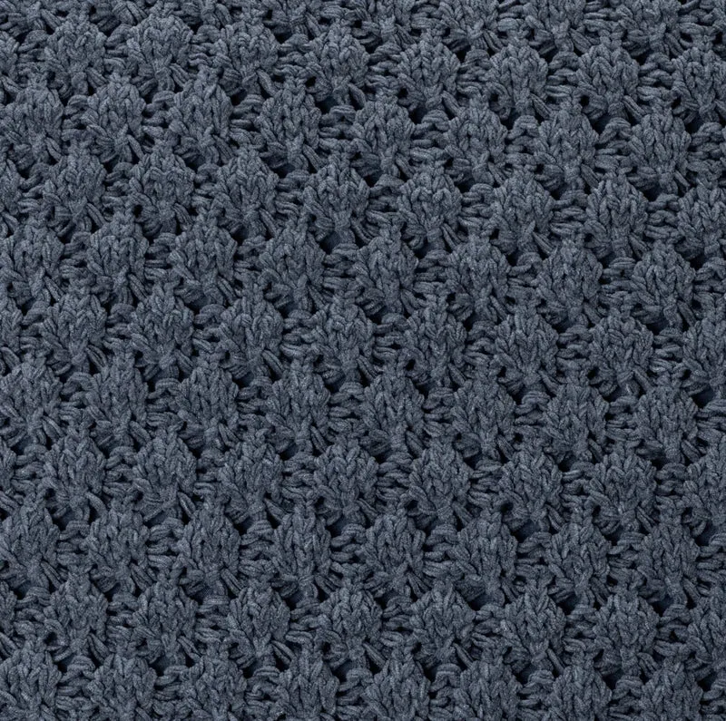 Coussin 18 x 18 po en chenille tressée bleu - Basket