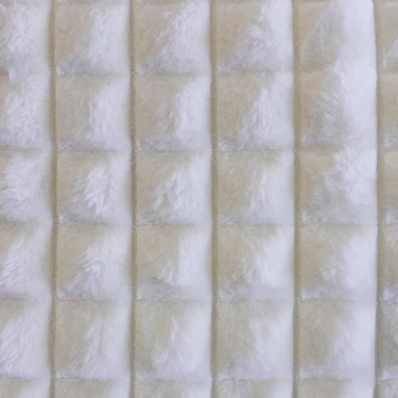 Coussin 20 x 20 po en fausse fourrure - Santi