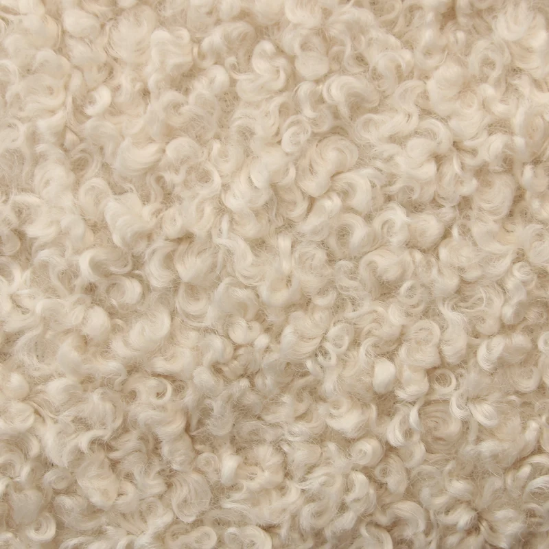 Coussin 22 x 22 po en fausse fourrure bouclée - Brodie
